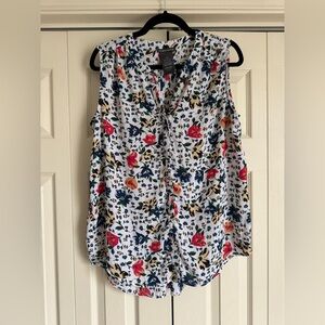 Chelsea & Theodore White Sleeveless Button Down with Red & Navy Floral Print